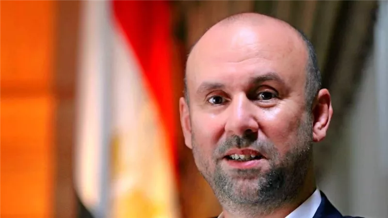 «الفكة» تختفي من الجيوب وتظهر في أفران الصهر.. باسم كامل يكشف السبب |حوار