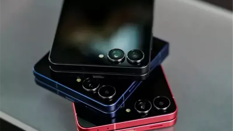 تسريبات جديدة تكشف.. Galaxy Z Flip 8 قادم بتصميم مألوف ولمسات أدق