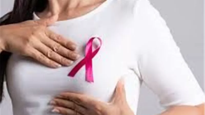 لا تتجاهلي هذه العلامات.. 3 إشارات مبكرة قد تكشف الإصابة بسرطان الثدي