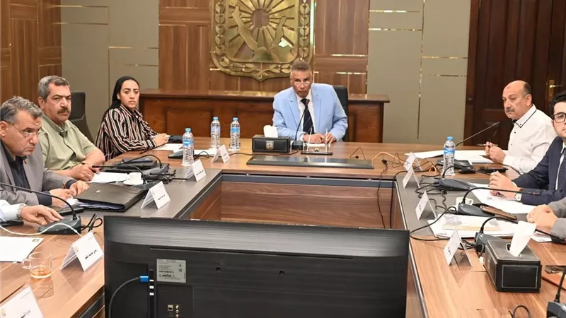 محافظ جنوب سيناء يناقش طلبات المشروعات الجديدة في “لجنة الاستثمار” 