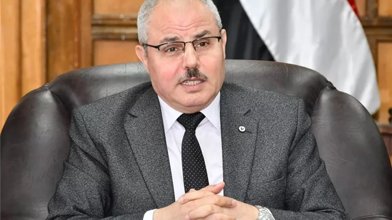جامعة قناة السويس تناقش مخاطر التدخين والمخدرات المخلقة في المدارس 