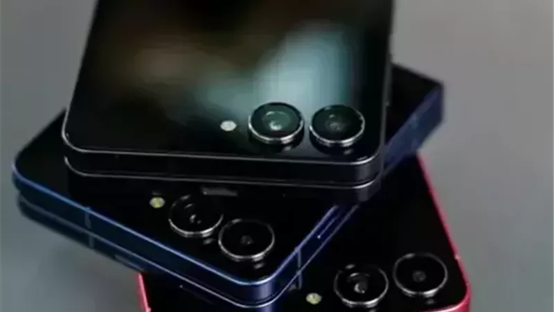نشرة منوعات «إيجبتك»|تسريبات جديدة تكشف..Galaxy Z Flip 8 قادم بتصميم مألوف