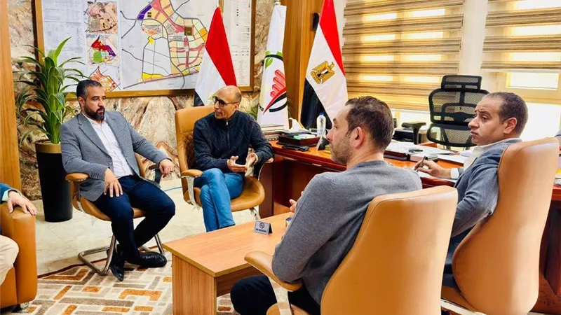 «العبور الجديدة» تناقش تسريع ملفات العقارات وتقنين الأراضي