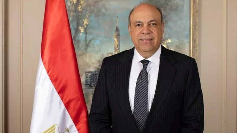وزير الطيران المدني يهنئ البابا تواضروس الثاني بعيد القيامة المجيد