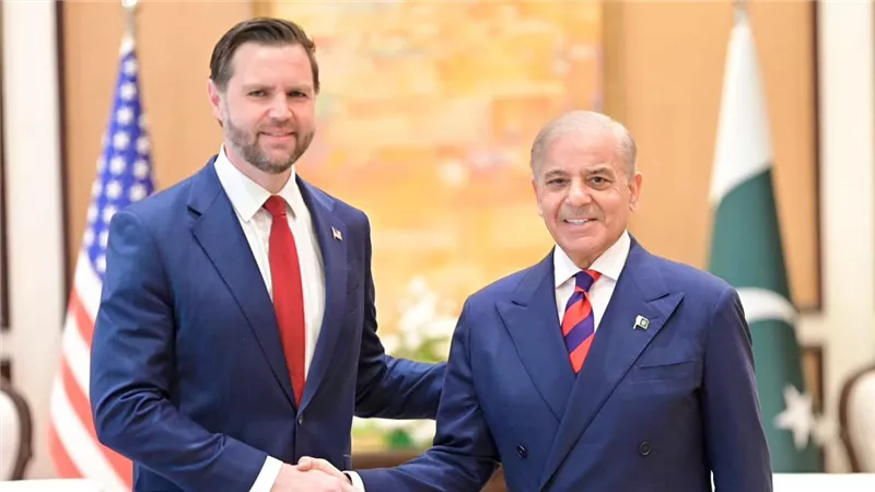 «البيت الأبيض»: مباحثات ثلاثية وجها لوجه مع إيران في باكستان 