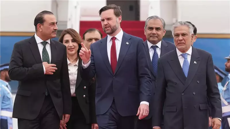 «فاينانشال تايمز»: محادثات إسلام آباد تصل لطريق مسدود بشأن مضيق هرمز