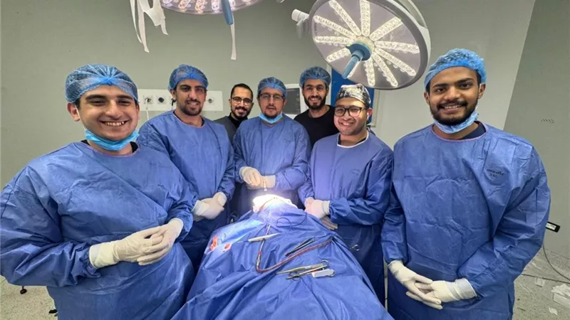 سوهاج الجامعية تنقذ بصر طفل في جراحة معقدة ناجحة