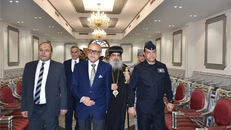 محافظ الأقصر يزور الكنائس ويهنئ الأقباط بعيد القيامة| صور