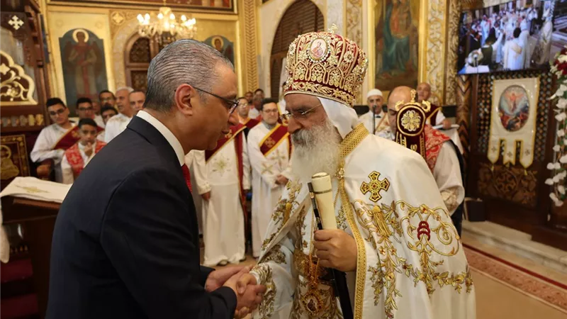 محافظ الجيزة يهنئ الأقباط بعيد القيامة المجيد|صور 