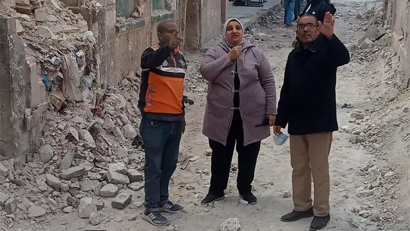 إزالة خطورة داهمة بعقارين في كرموز وتحرك عاجل من حي غرب الإسكندرية