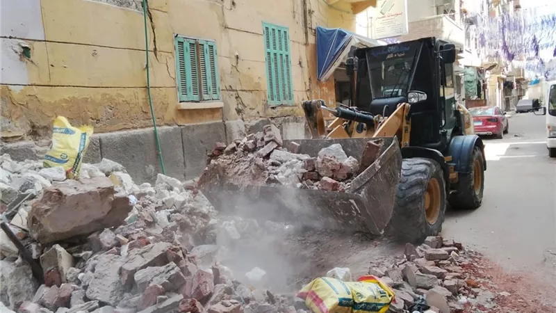 رفع 192 طن أتربة ورديم وفتح شوارع بحي غرب الإسكندرية ضمن حملات النظافة 