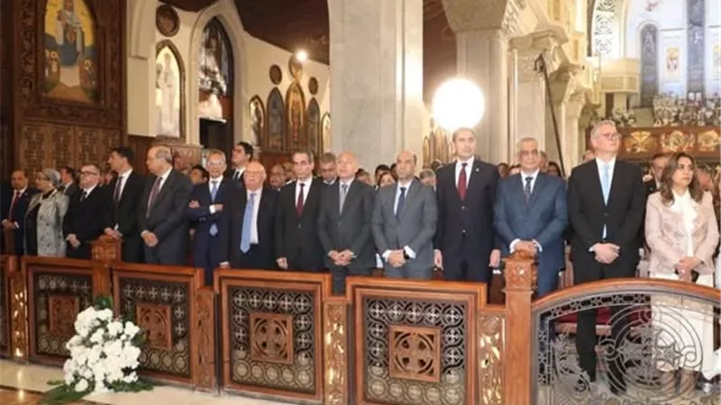 وزير العمل يشارك في قداس عيد القيامة المجيد بالكاتدرائية المرقسية 