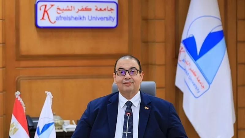 رئيس جامعة كفر الشيخ يهنئ البابا تواضروس الثاني بعيد القيامة المجيد