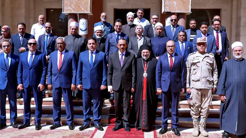 محافظ سوهاج ومدير الأمن يزوران المطرانيات لتهنئة الأقباط بعيد القيامة