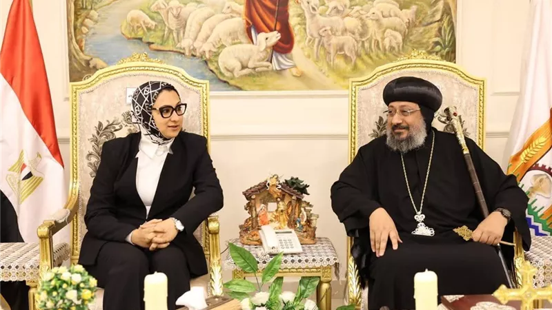 محافظ الوادي الجديد تُقدّم التهنئة لنيافة الأنبا أرسانيوس بعيد القيامة