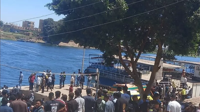 انتشال جثة سيدة و استمرار البحث عن طفلين في حادث المراغة
