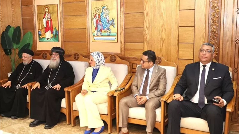 رئيس جامعة المنيا يترأس وفدًا لتهنئة كنائس المحافظة بعيد القيامة المجيد