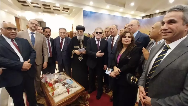 رئيس «الوفد» يهنئ البابا تواضروس بعيد القيامة: الكنيسة رمز وطني راسخ