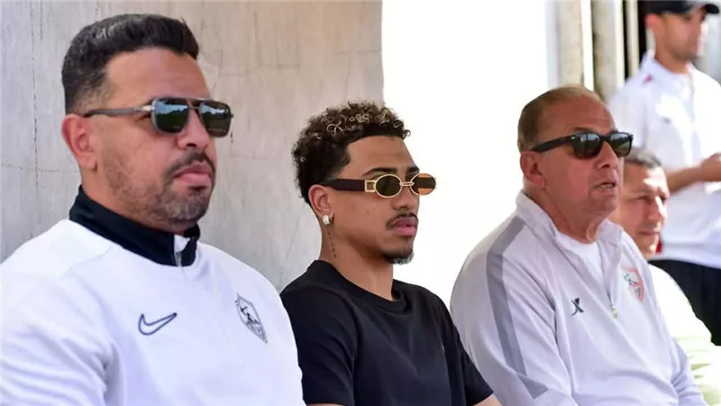 حازم أمام يهنئ لاعبي الزمالك بعد الفوز علي الأهلي ببطولة الجمهورية