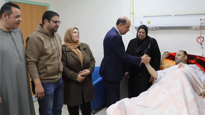 محافظ المنيا يطمئن على استقرار حالة النائب علي شرموخ بمستشفى ملوي التخصصي