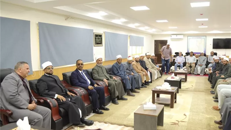 أمين البحوث الإسلامية يلتقي شيوخ القبائل بشلاتين ضمن قافلة الأزهر الدعوية