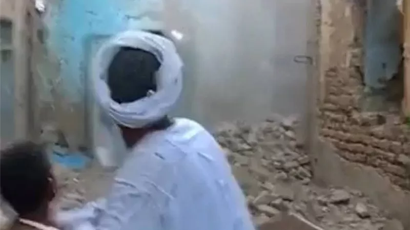 انهيار عقارين من الطوب اللبن دون خسائر بشرية جنوب الأقصر