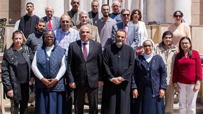 رئيس جامعة طنطا يقدم التهنئة بالكنيسة الكاثوليكية بمحافظة الغربية  