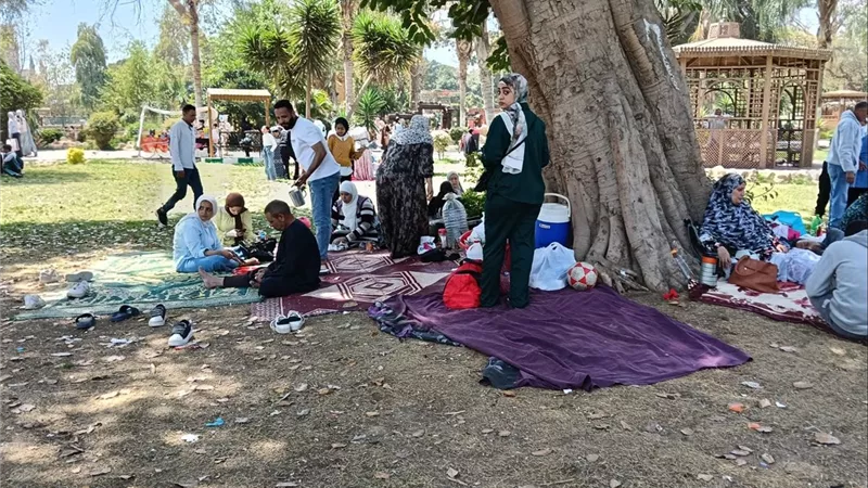 القناطر الخيرية كاملة العدد في شم النسيم وسط زحام غير مسبوق وإجراءات مكثفة
