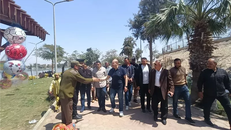 نائب محافظ الجيزة يتفقد الحدائق والمتنزهات بمنشأة القناطر خلال شم النسيم
