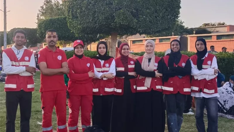 الهلال الأحمر يجوب حدائق نمرة 6 بالإسماعيلية لتأمين احتفالات شم النسيم 