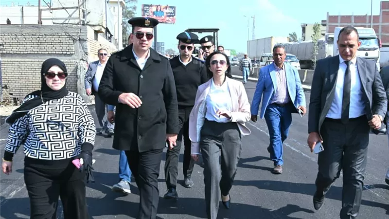 محافظ البحيرة تتفقد أعمال رصف وتطوير طريق الخدمات ومداخل مدينة دمنهور