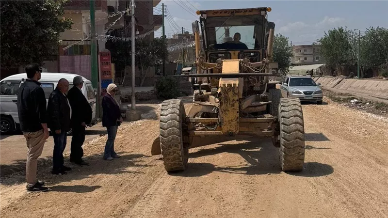 محافظ الجيزة يعلن بدء رصف وتطوير طريق أم دينار بمنشأة القناطر