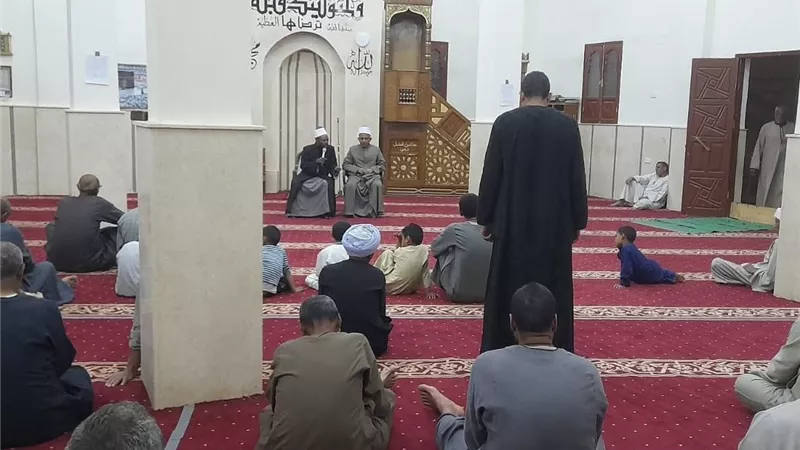 بمشاركة كبار الأئمة.. 