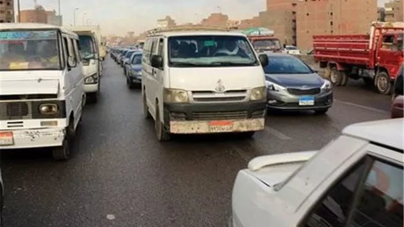 تجنب هذه الطرق.. زحام مروري بشوارع المنيا والمحاور الرئيسية اليوم