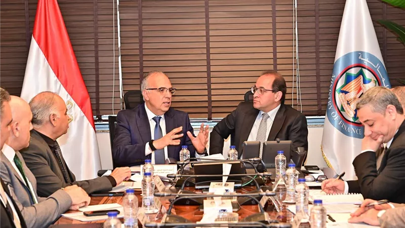 سويلم يبحث بروتوكول تمويل مشروعات التحول للري الحديث مع وزير المالية
