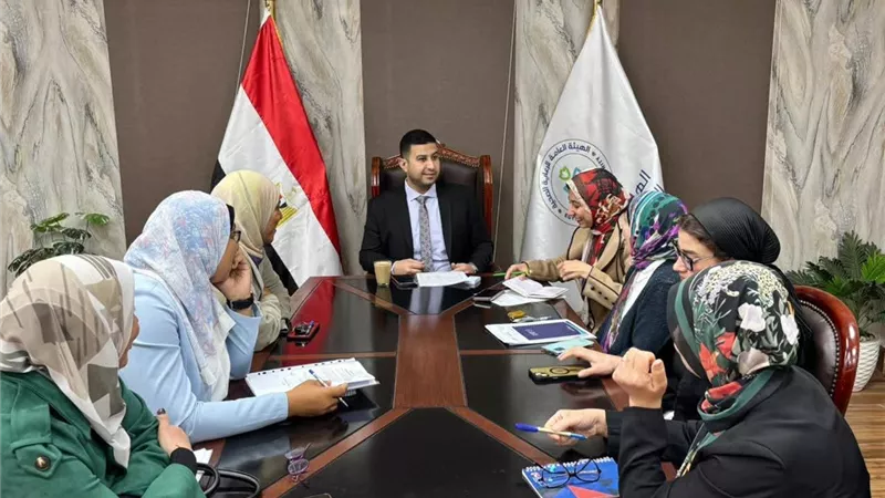 مدير الرعاية الصحية بالإسماعيلية يترأس اجتماعًا لبحث تطوير الأداء