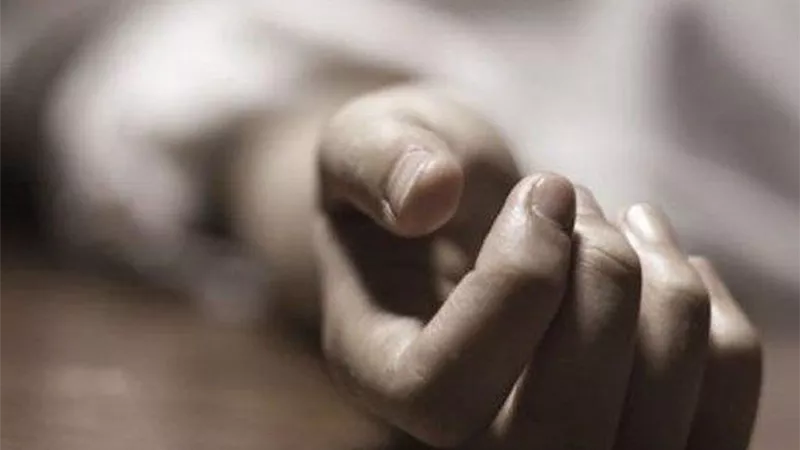 نيابة المنيا تأمر بدفن جثة شخص أنهى حياته بإلقاء نفسه من أعلى كوبري
