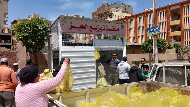 محافظ الدقهلية: بدء تشغيل منافذ جديدة لبيع الخبز بالمنصورة
