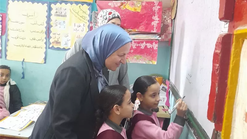 مدير تعليم القاهرة تتابع انتظام الدراسة بمدارس إدارة الساحل
