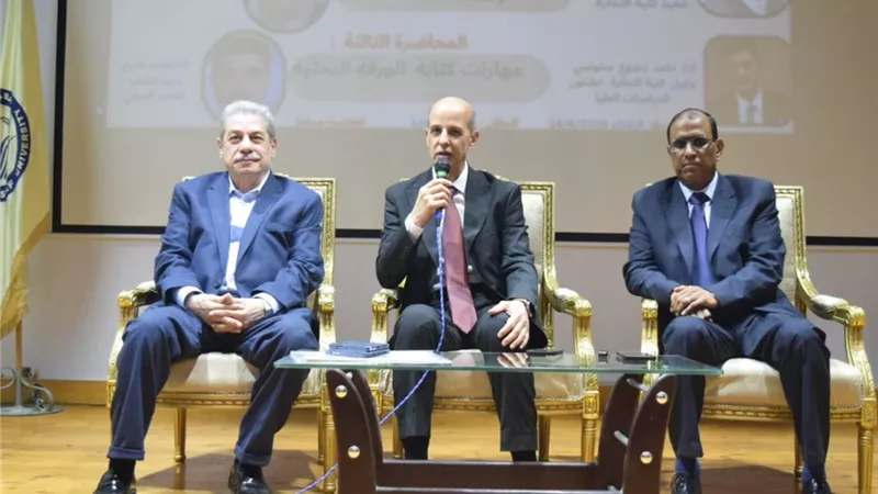 رئيس جامعة بني سويف يشهد ورشة عمل 