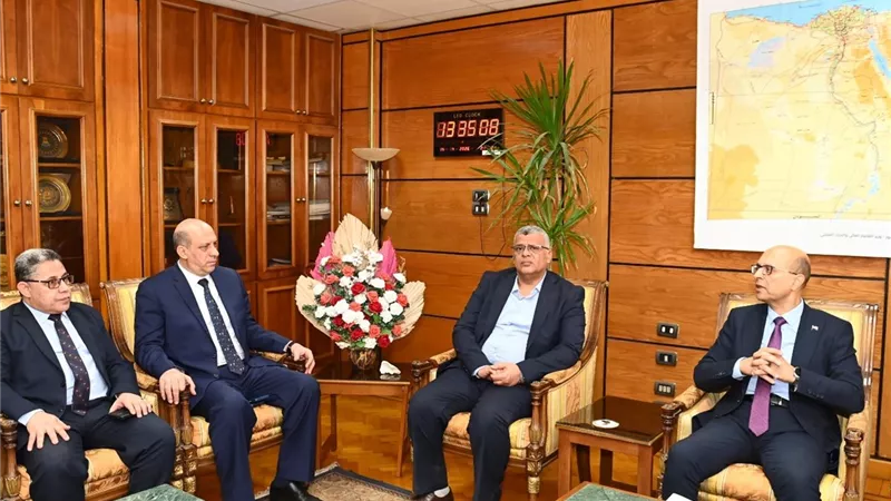 خطة لرفع كفاءة المنشآت الجامعية بأسيوط بالتعاون مع بنك الاستثمار 