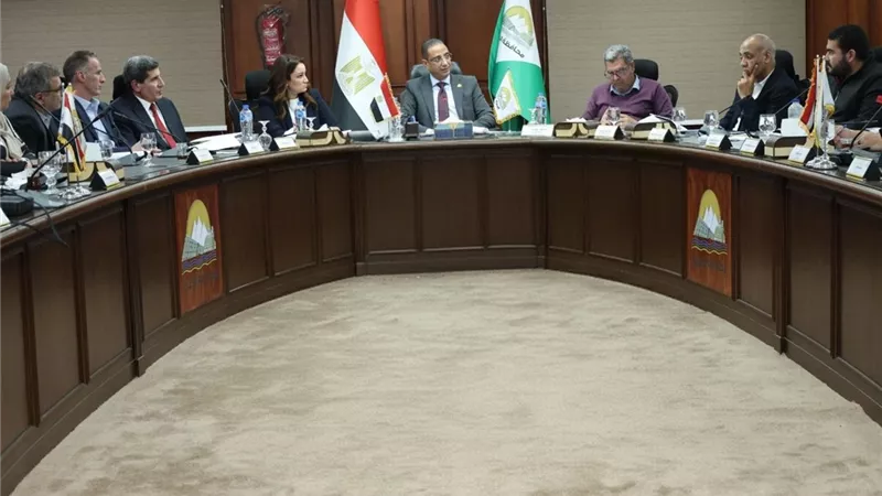 الجيزة تراجع طلبات المستثمرين الخاصة بالباكيات التجارية