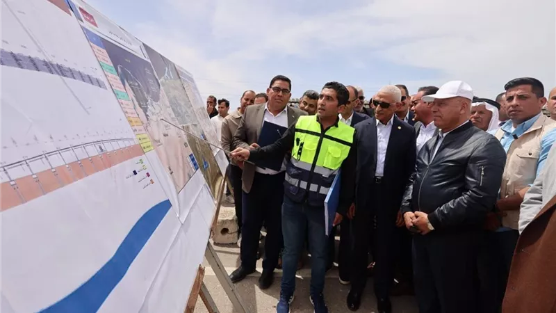 وزير النقل يجري جولة تفقدية لمشروع خط سكة حديد بئر العبد الي العريش