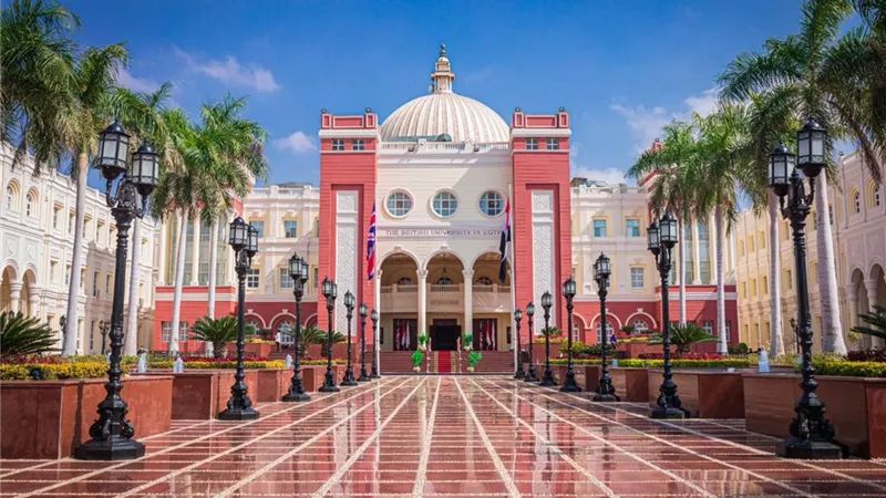  أمير رومانيا ضيف شرف الجامعة البريطانية في 