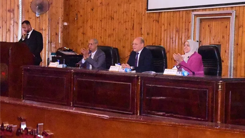 جامعة سوهاج تستعرض أبحاث لطلبة تمريض لتقليل الفجوة بين التعليم وسوق العمل