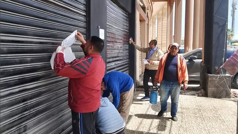 غلق وتشميع 30 محلاً ووحدات بدون ترخيص بدمياط الجديدة