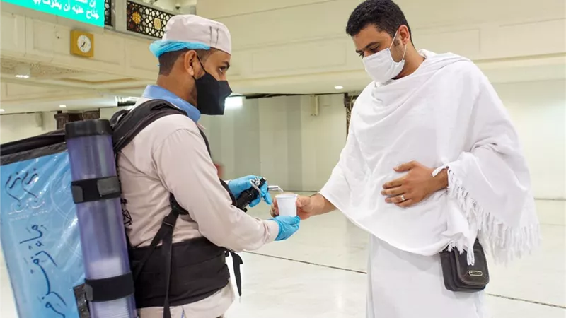 هل يجوز استعمال ماء زمزم في غير الشرب؟ دار الإفتاء ترد