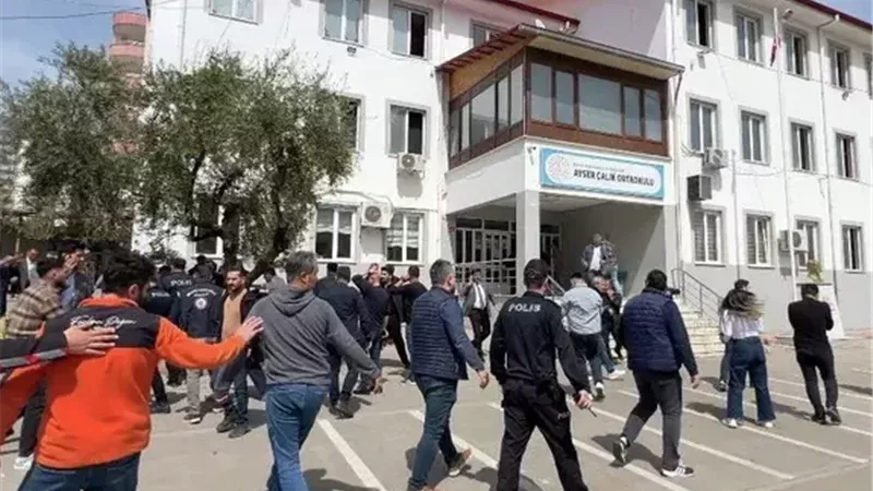 اعتقال والد مراهق أطلق النار في المدرسة بتركيا|فيديو