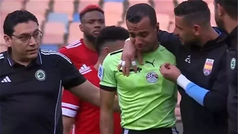 أبوريدة يساند الشهدي بعد إصابته في مباراة مودرن سبورت والجونة