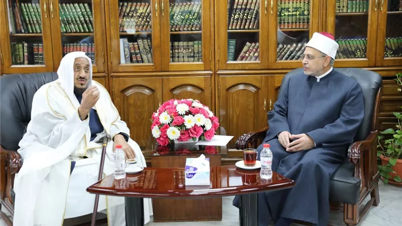عبد الله المصلح يثمن دور الأزهر في تعليم الطلاب الوافدين|صور